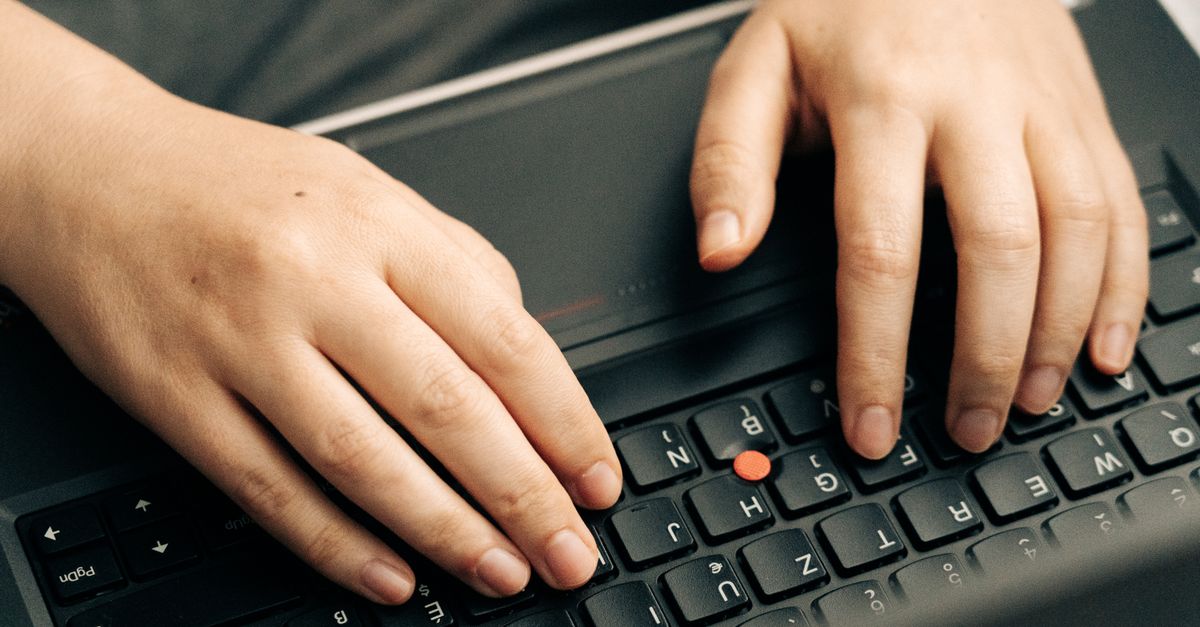 Escrevendo prompts de IA no teclado